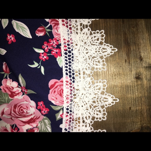 Cold shoulder top - Picture 4 of 4